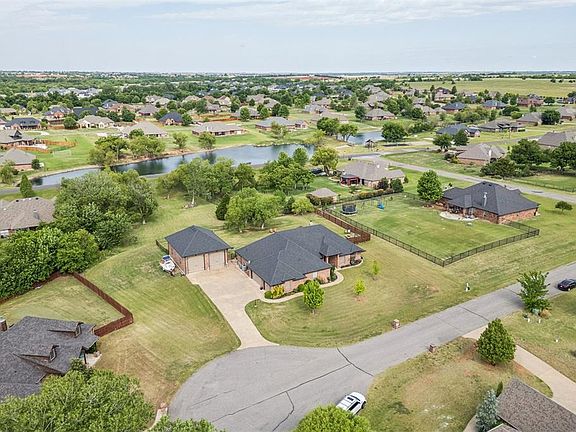 2nd image of 14543 Ashwood Ct