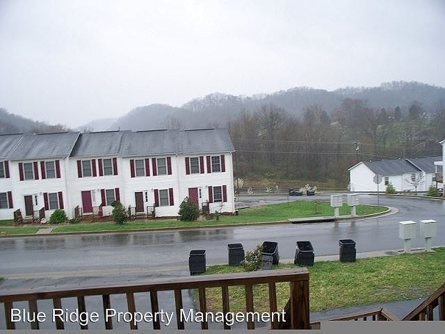 1st image of 41 Tulip Grove Cir APT 3