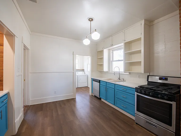 301 N Marlborough Ave — Photo 3