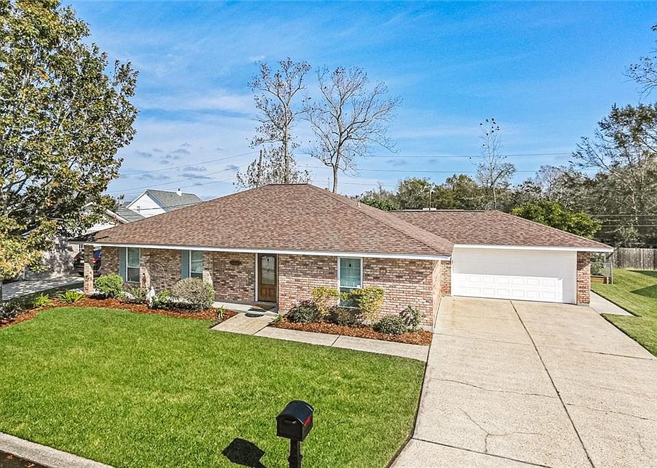 1st image of 144 Belle Grove Dr