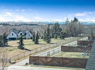 108 N Mount Rae Hts, Okotoks, AB T1S0P1