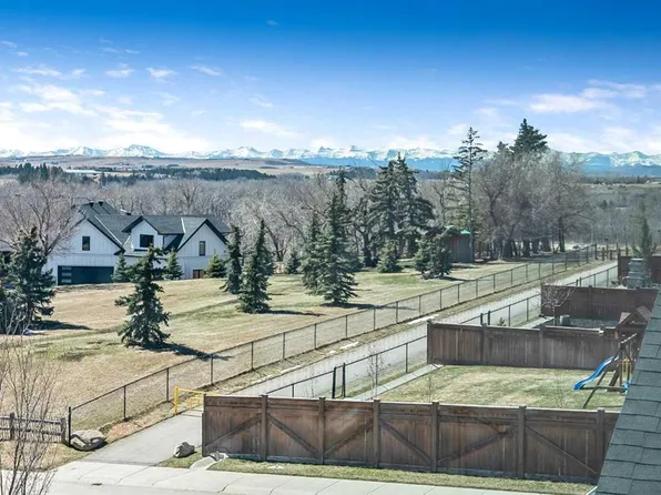 108 N Mount Rae Hts, Okotoks, AB T1S 0P1