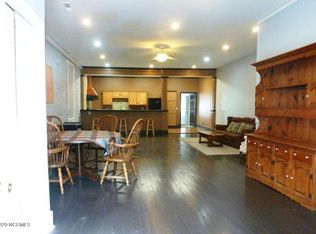 127 W Main St, Wallace, NC 28466