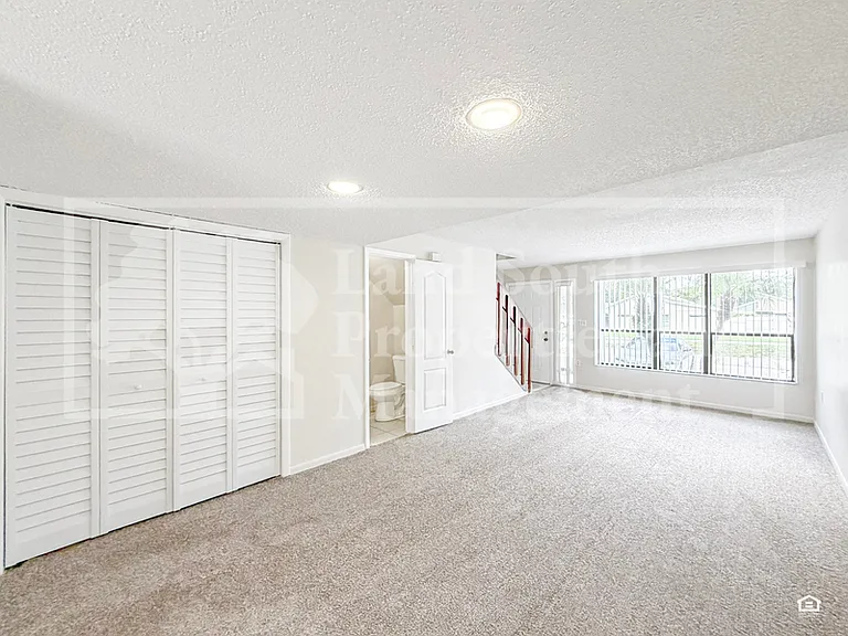 4948 Market Sq — Photo 3