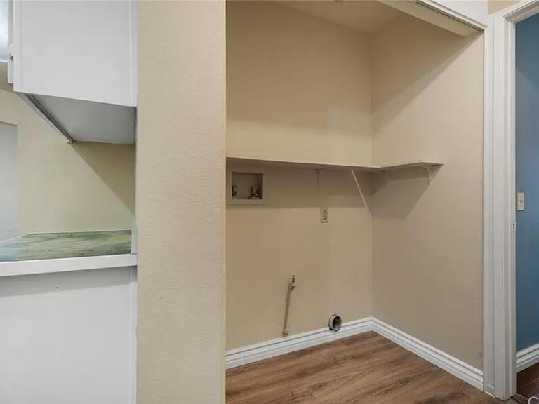 1645 W Victoria St — Photo 23