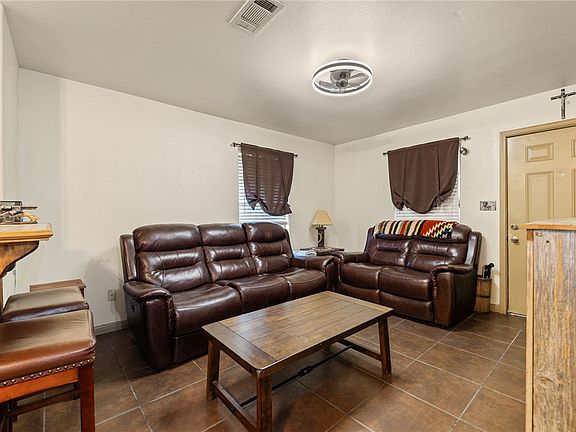 2nd image of 702 Juniper Ave
