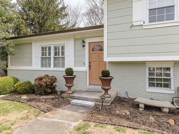 4th image of 8602 Peppertree Ln
