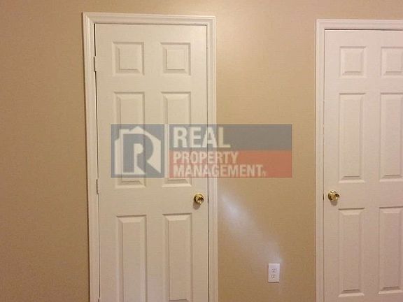 4th image of 1031-A Pearson St