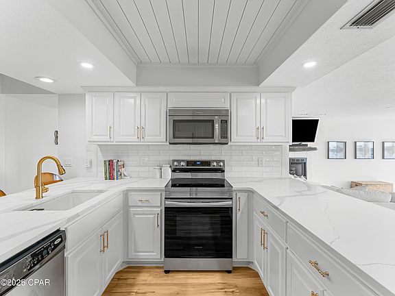 5th image of 425 Bayshore Dr #18