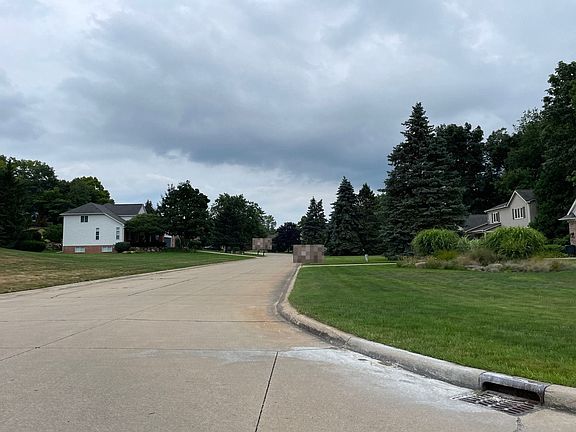 5th image of 8596 Newport Dr