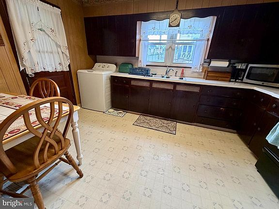 4th image of 172 W Ridge Rd