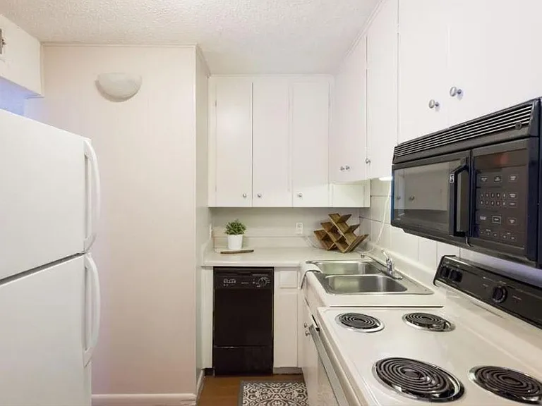 Casa Del Rio Apartments — Photo 5