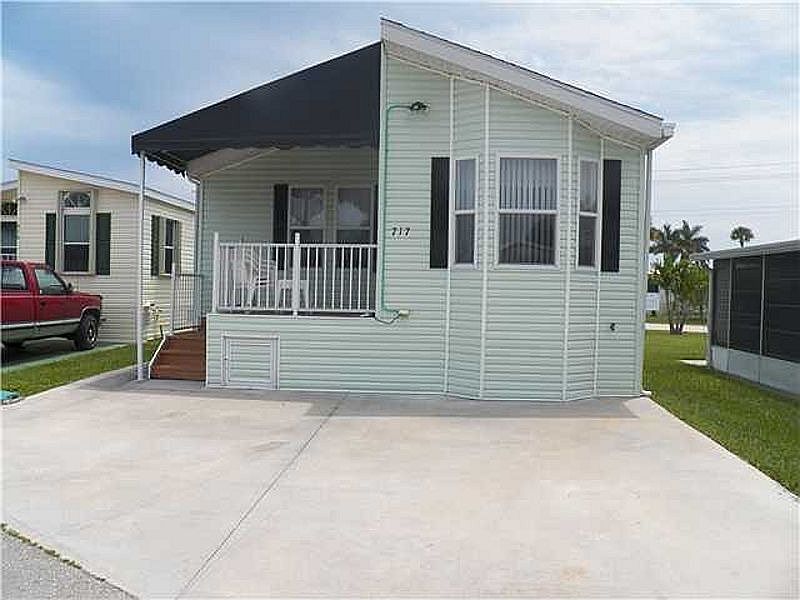 1st image of 717 Nettles Blvd