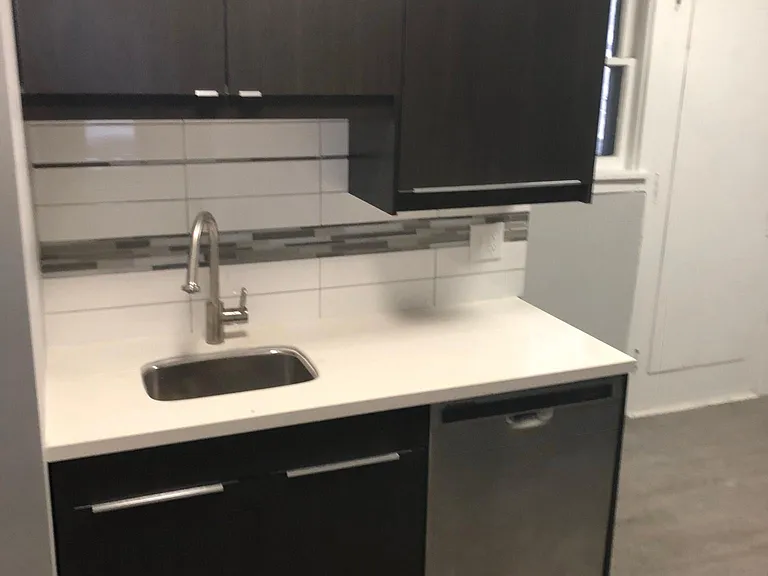 2516 Dupont Ave S #4 — Photo 6
