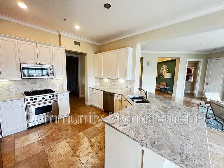 998 Stanford Ave #518 — Photo 5