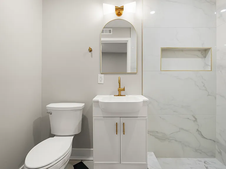 1630 Benson St #1 — Photo 8