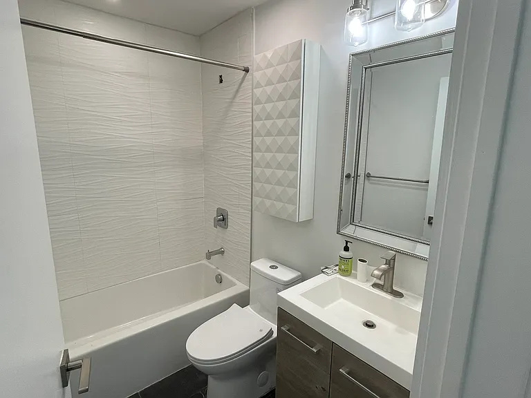 35 SW 6th St #1 — Photo 13