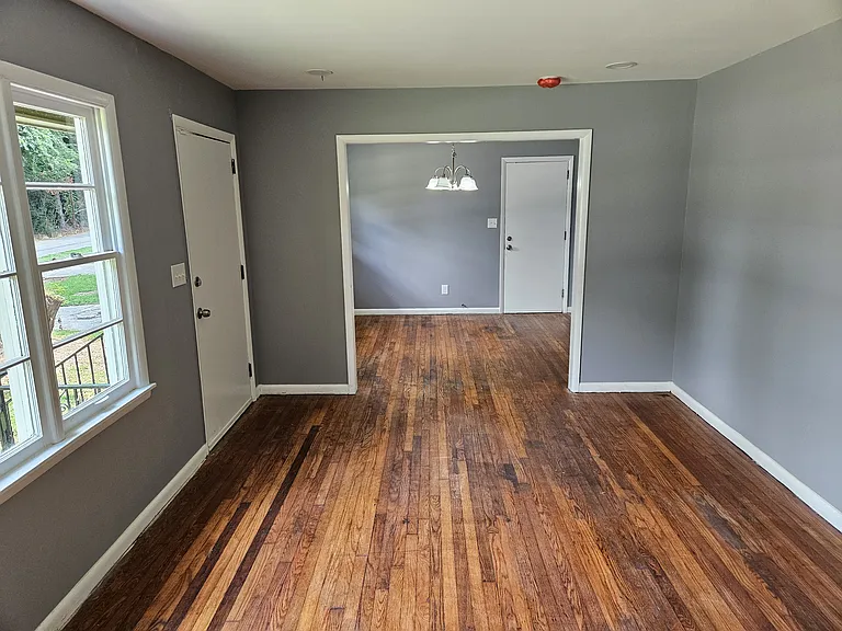 1609 Lake Dr NE — Photo 9