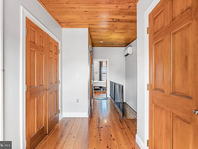 1509 William St — Photo 4
