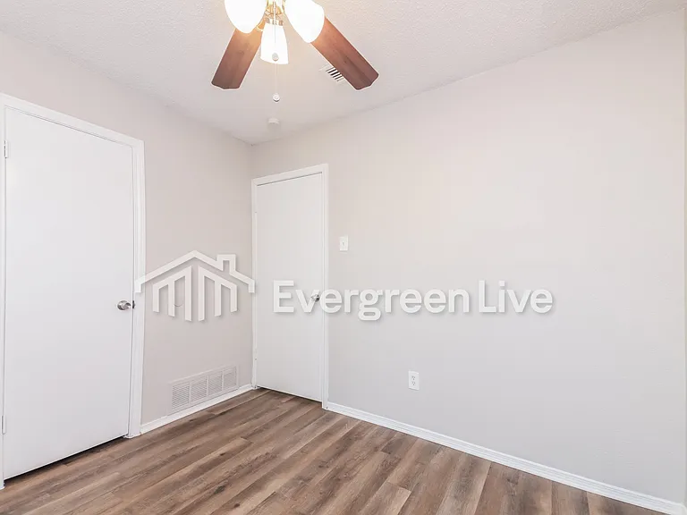 821 Quebec Dr — Photo 9