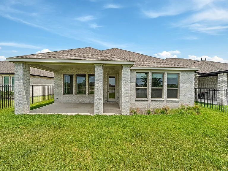 7623 Coral Lake Dr — Photo 32