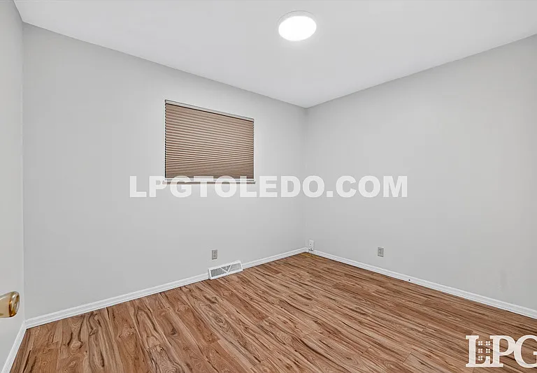 1818 Christian Ave — Photo 16