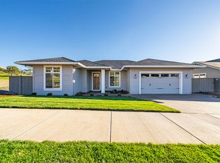 4212 Connection Ln, Medford, OR