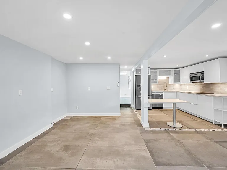 828 NE 17th Way #2 — Photo 8
