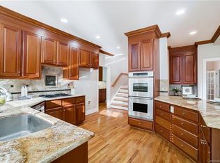 125 Canterbury Ln, Matthews, NC 28104