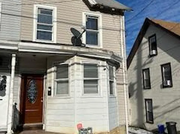 909 Pine St, Darby, PA 19023