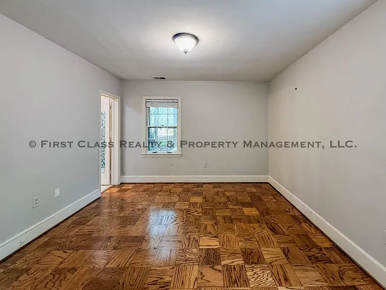 500 Ashworth Rd — Photo 36