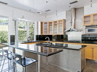 684 N Rancho Rd, Thousand Oaks, CA 91362