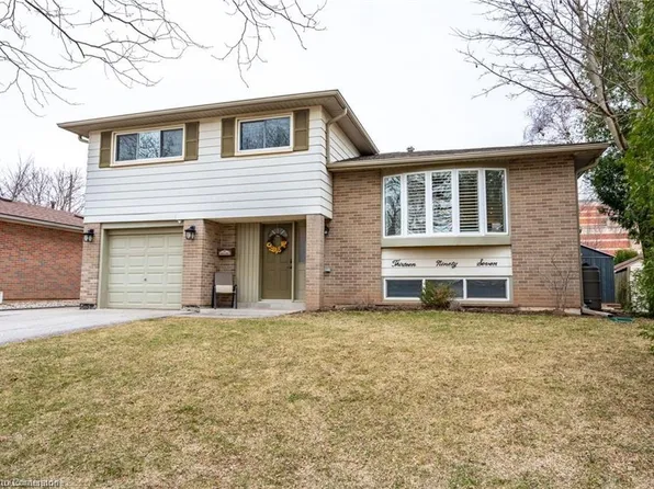 1397 Allangrove Dr, Burlington, ON L7M 1J4