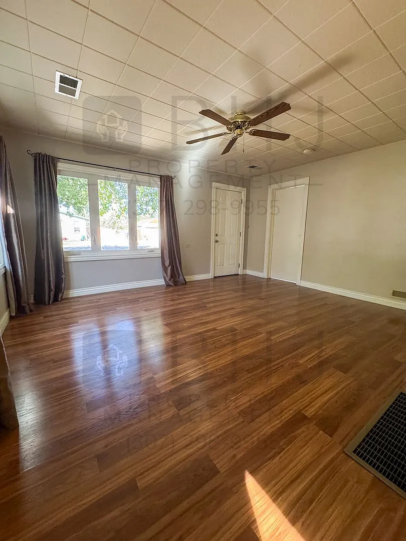 Dog Friendly! 2 Bedroom Home with Garage! — Photo 2