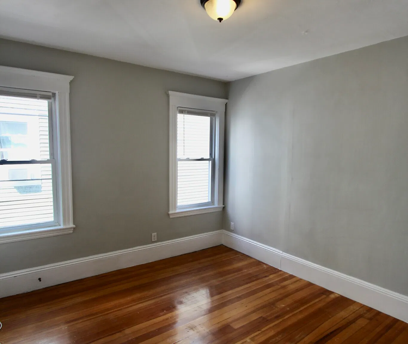 4 bed, 1.5 bath, 9999 sqft, $3,570 — Photo 3