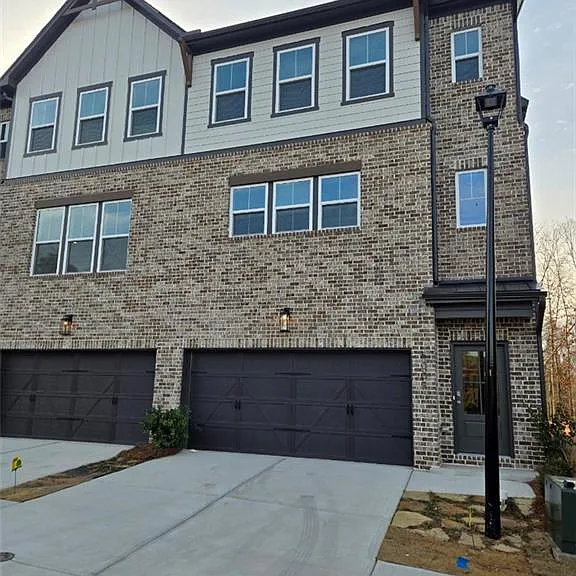 6009 Haviland Aly — Photo 2