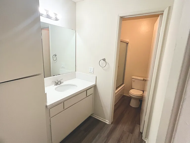 Villa Serena Apts — Photo 29