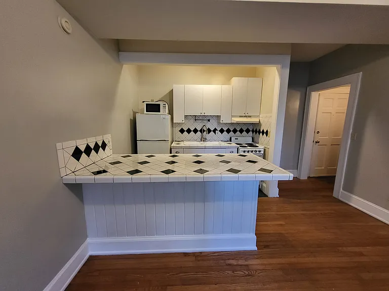 Amelia Apartments — Photo 11