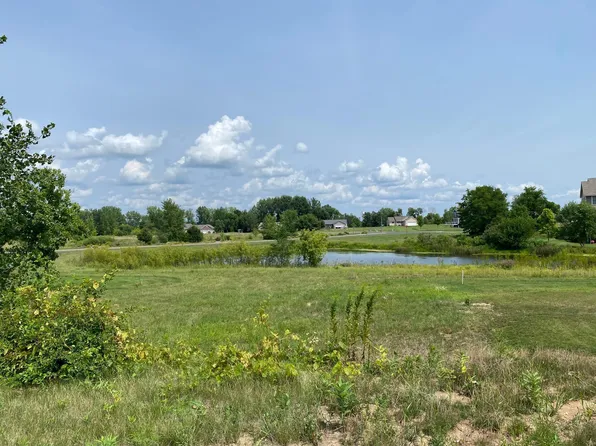 121 Emerald Lake Dr, Lake City, MN 55041