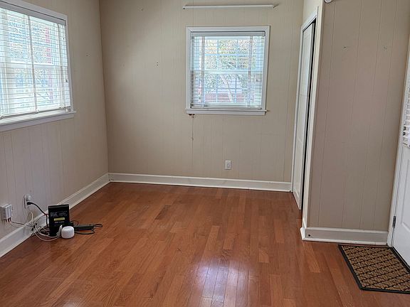 2nd image of 208 Vista Cir