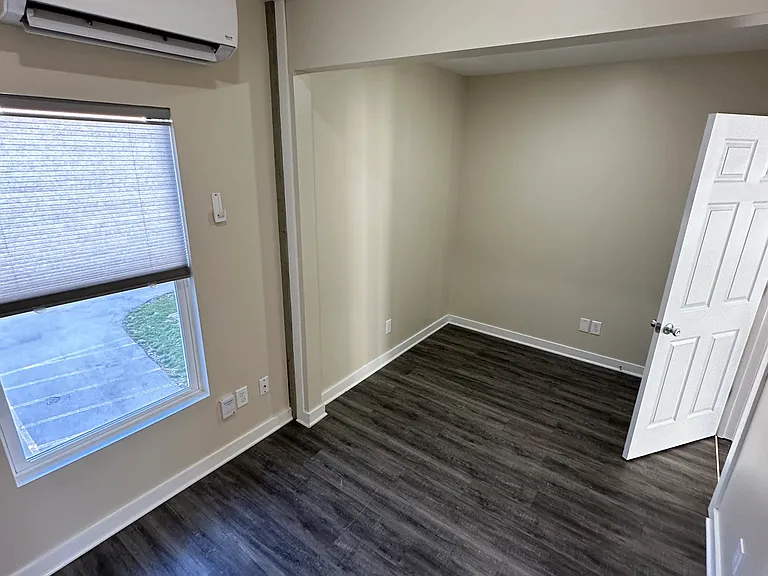 537 W 5th St #202 — Photo 12