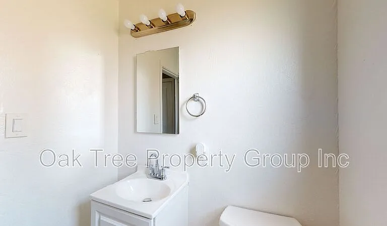 6621 Bancroft Ave — Photo 9