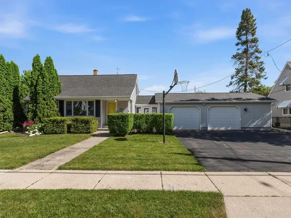 704 E South St, Beaver Dam, WI 53916