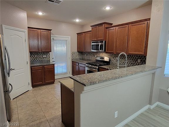 3rd image of 6121 Sea Cliff Cove St