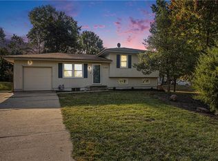 7105 NW Belvidere Pkwy, Kansas City, MO 64152
