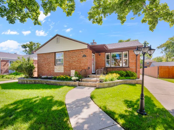 1353 Portsmouth Ave, Westchester, IL 60154