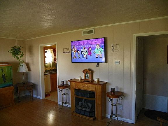 4th image of 2110 Wichert Dr