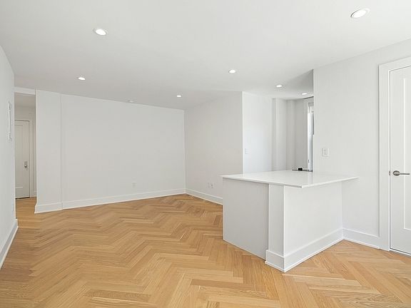 4th image of 225 W 23rd St APT 7C