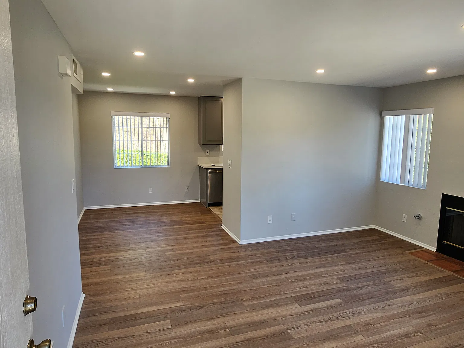 3 bed, 1020 sqft, $3,350 — Photo 3