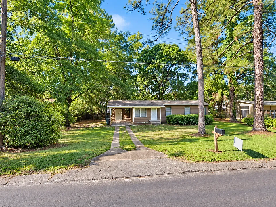 2003 Crabapple Dr